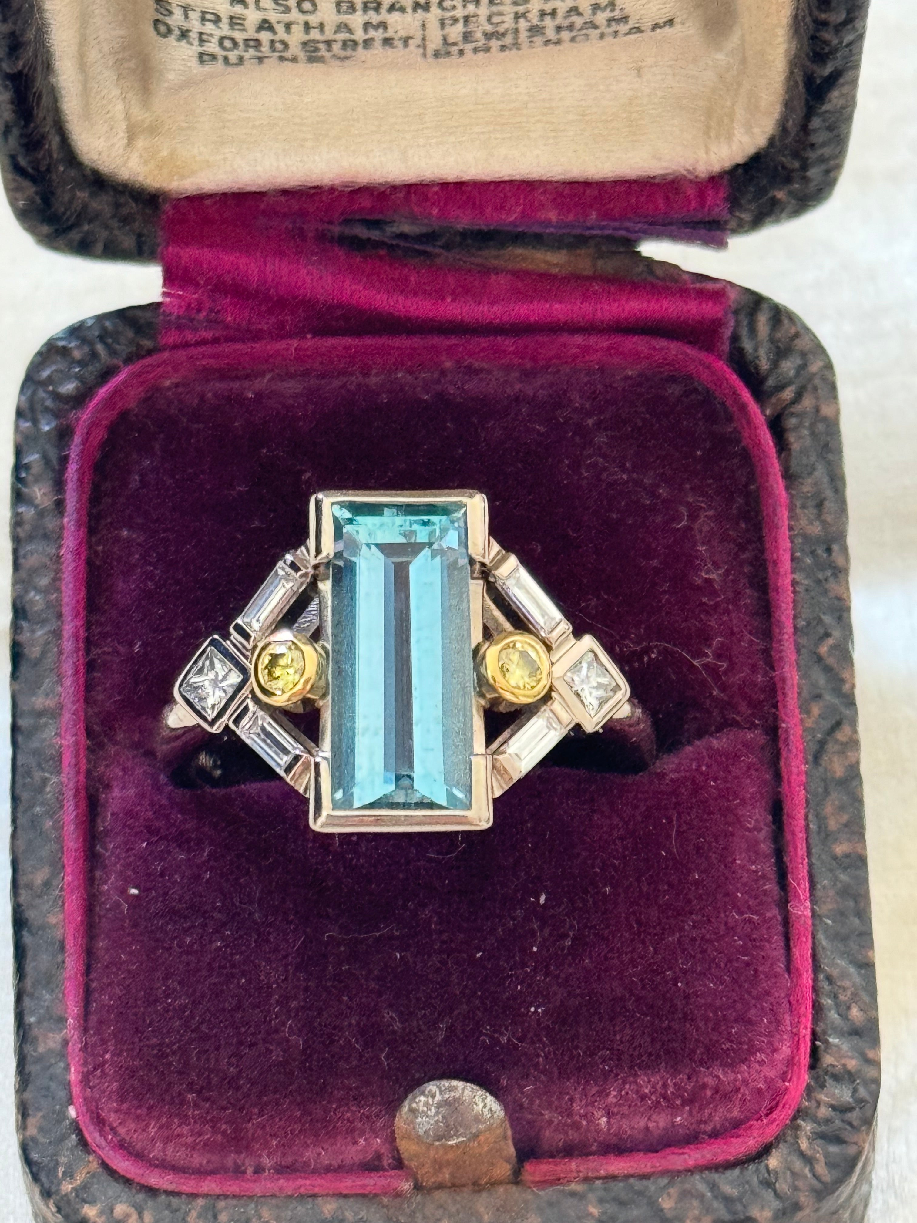 Exquisite 18ct Yellow & White Gold Aquamarine & Diamond Ring