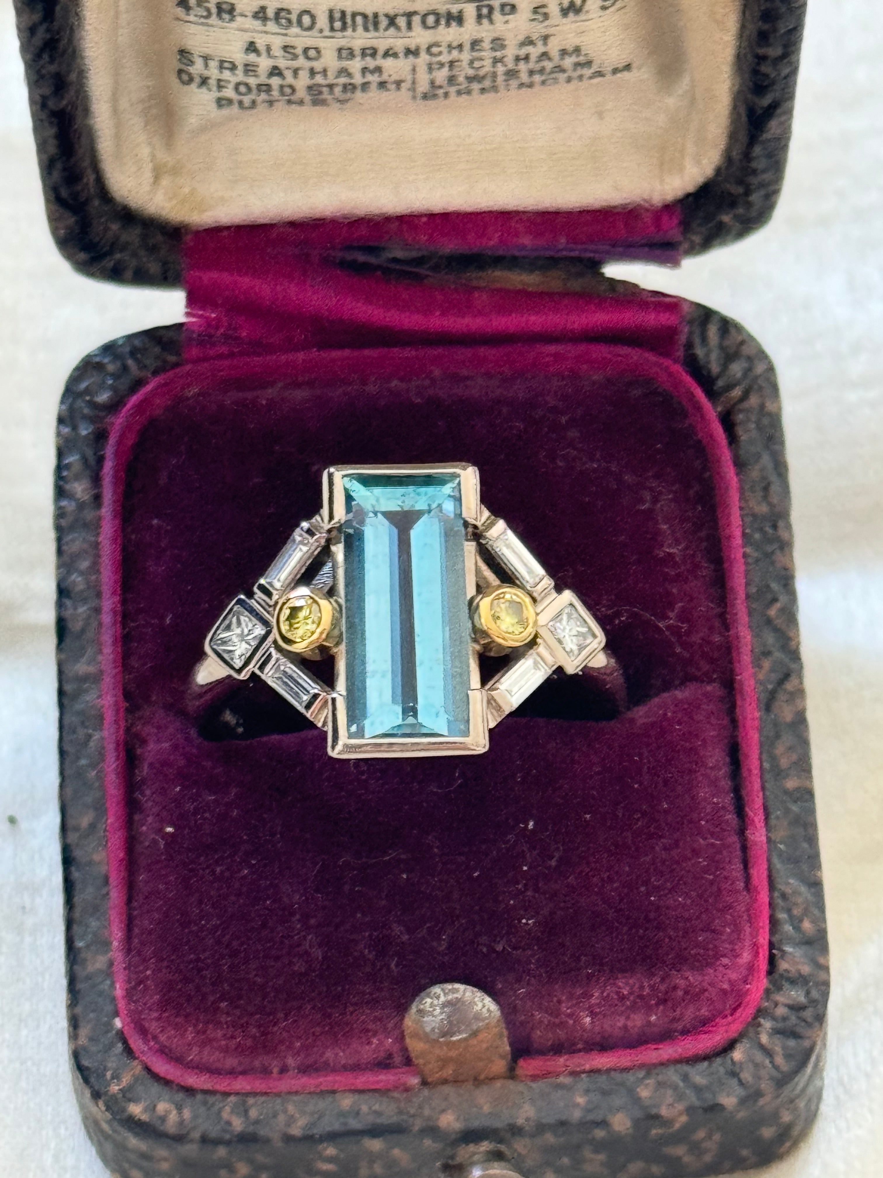 Exquisite 18ct Yellow & White Gold Aquamarine & Diamond Ring
