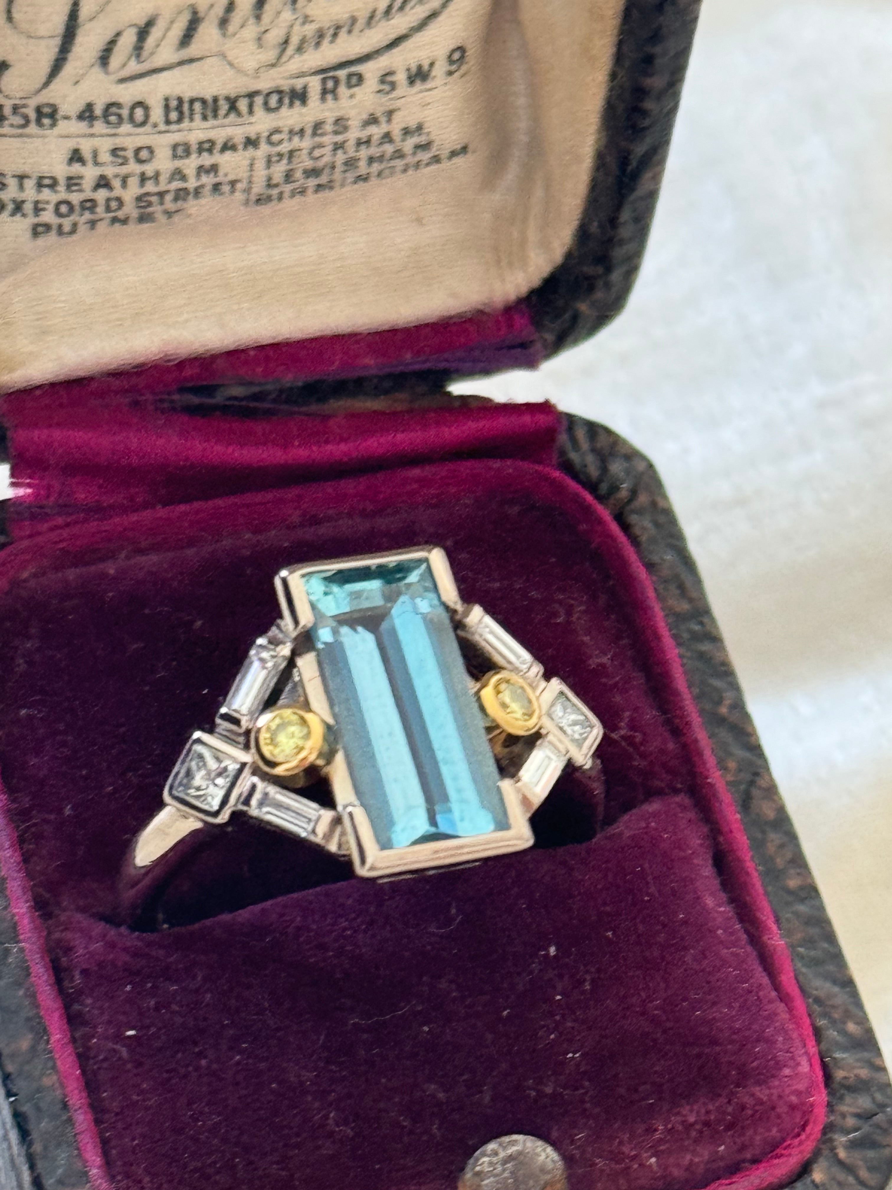 Exquisite 18ct Yellow & White Gold Aquamarine & Diamond Ring