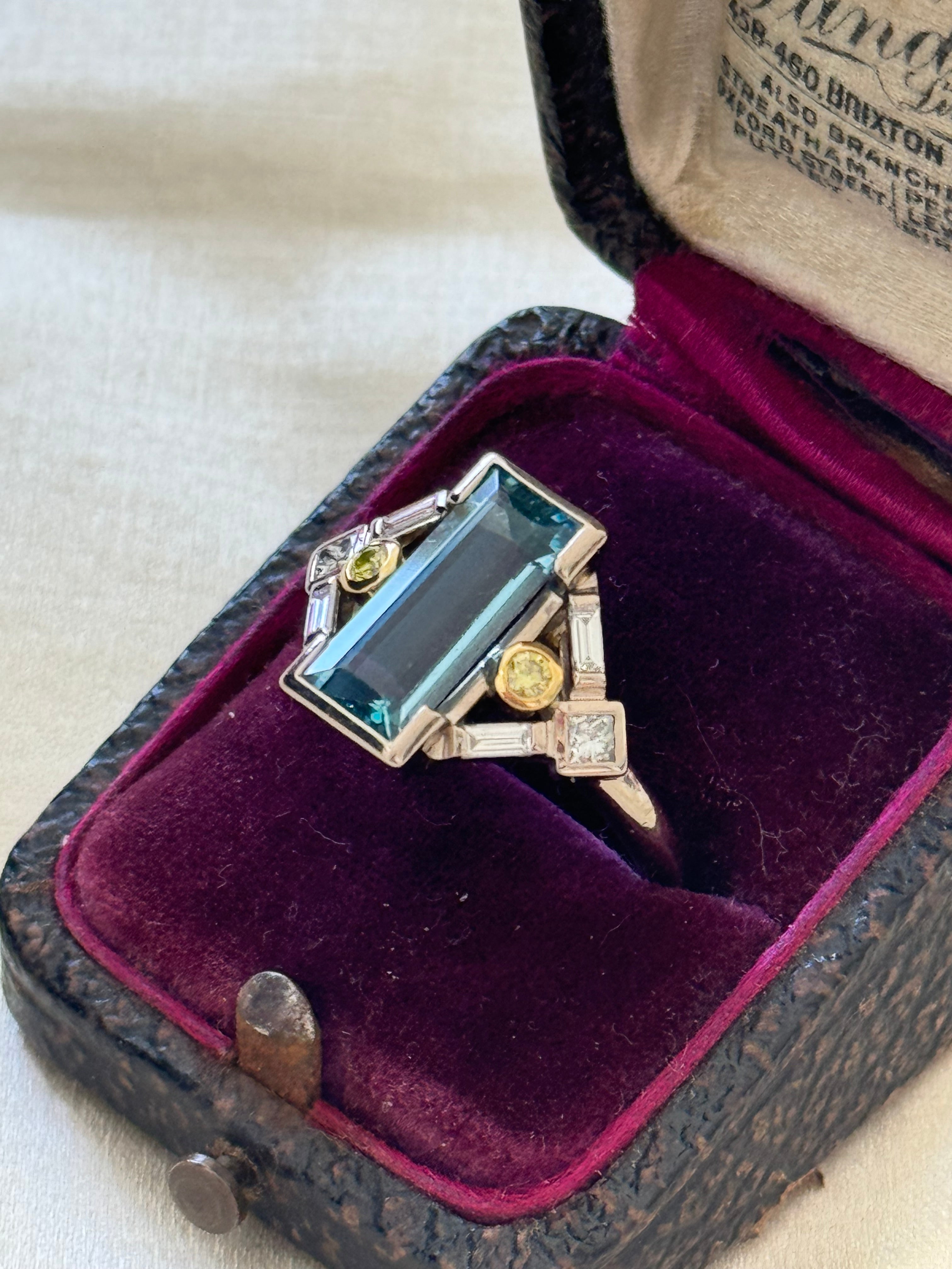 Exquisite 18ct Yellow & White Gold Aquamarine & Diamond Ring
