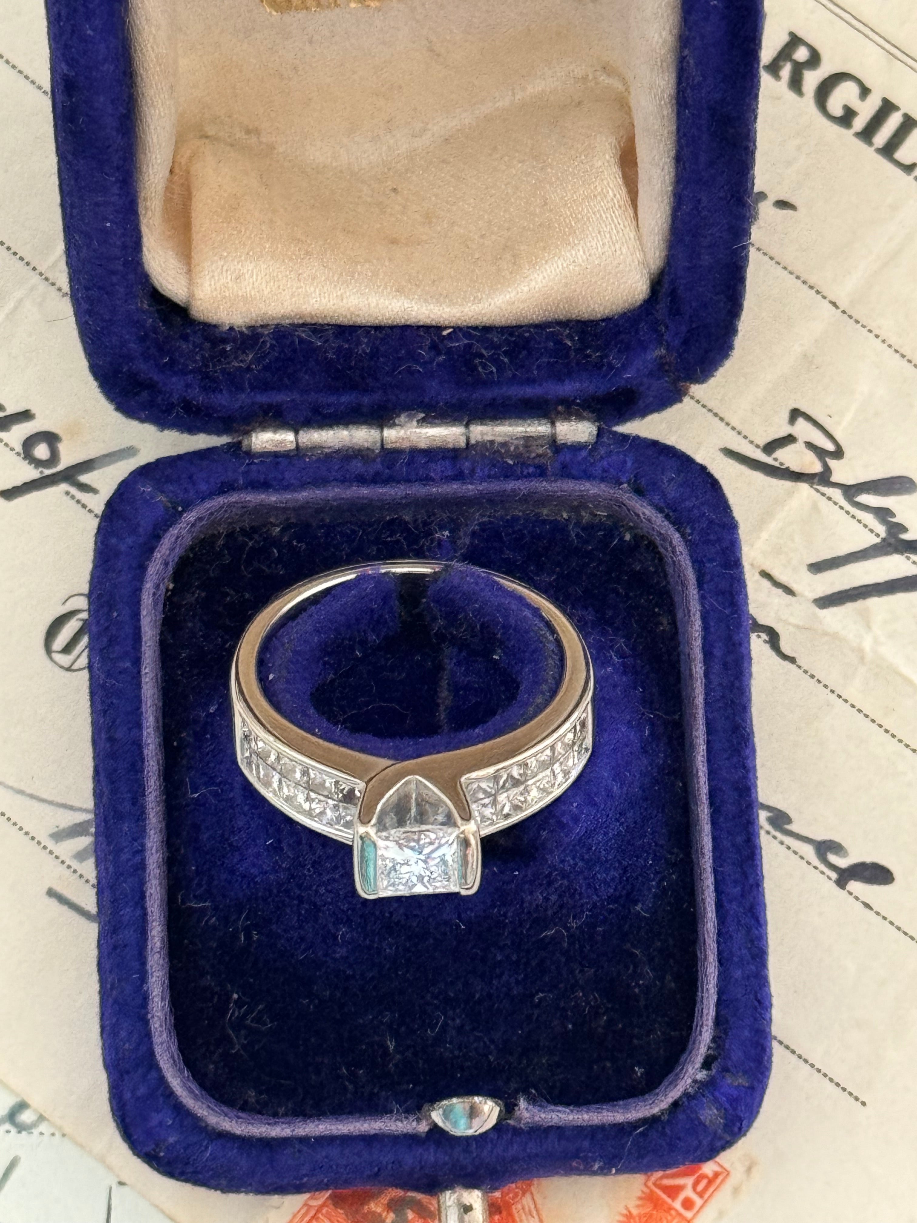 Exquisite 18ct White Gold & Diamond Solitaire Ring – 1.25ct Total