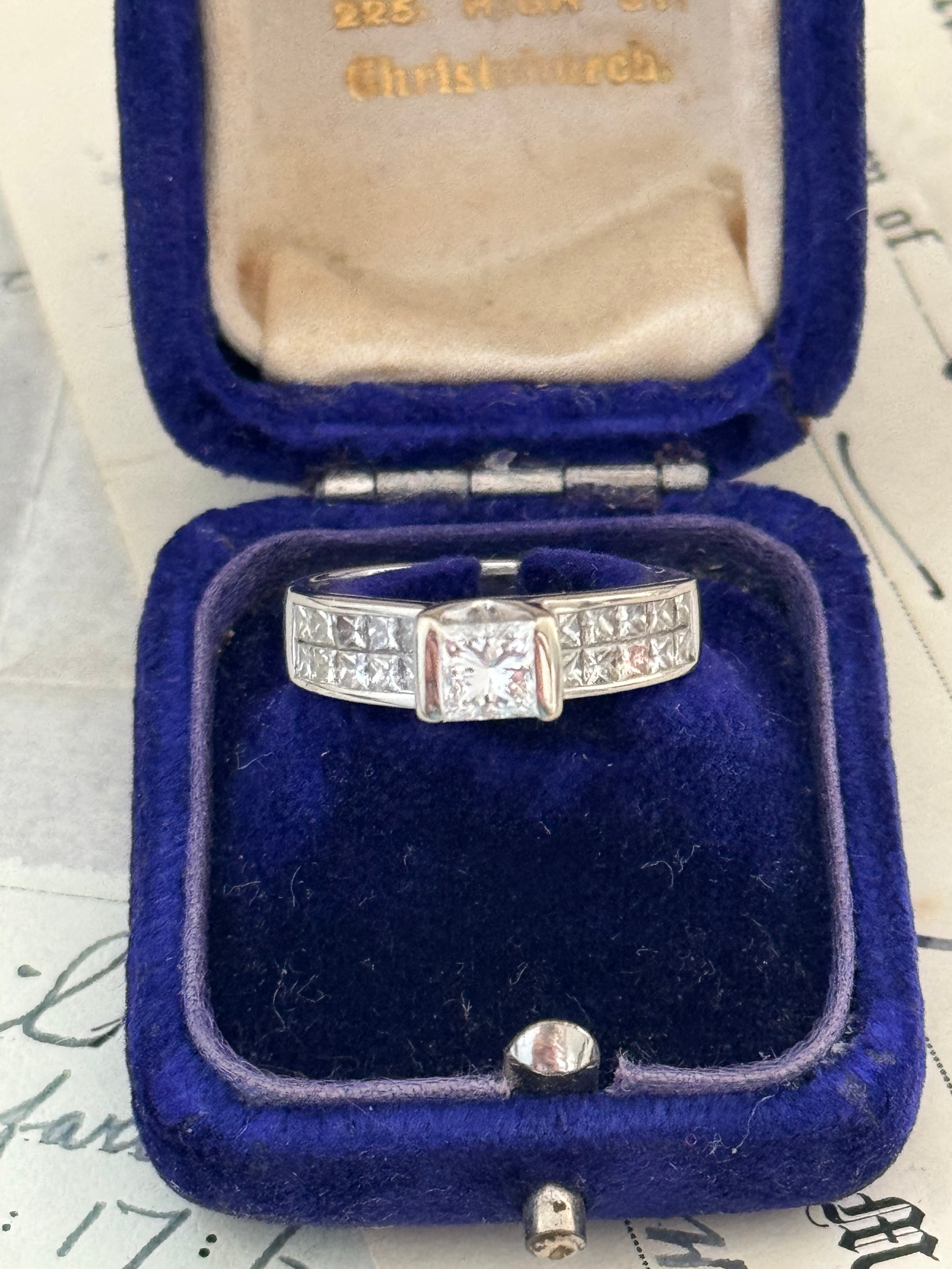 Exquisite 18ct White Gold & Diamond Solitaire Ring – 1.25ct Total