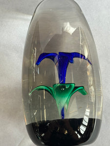 Strathearn Scotland Lily S78 Paperweight
