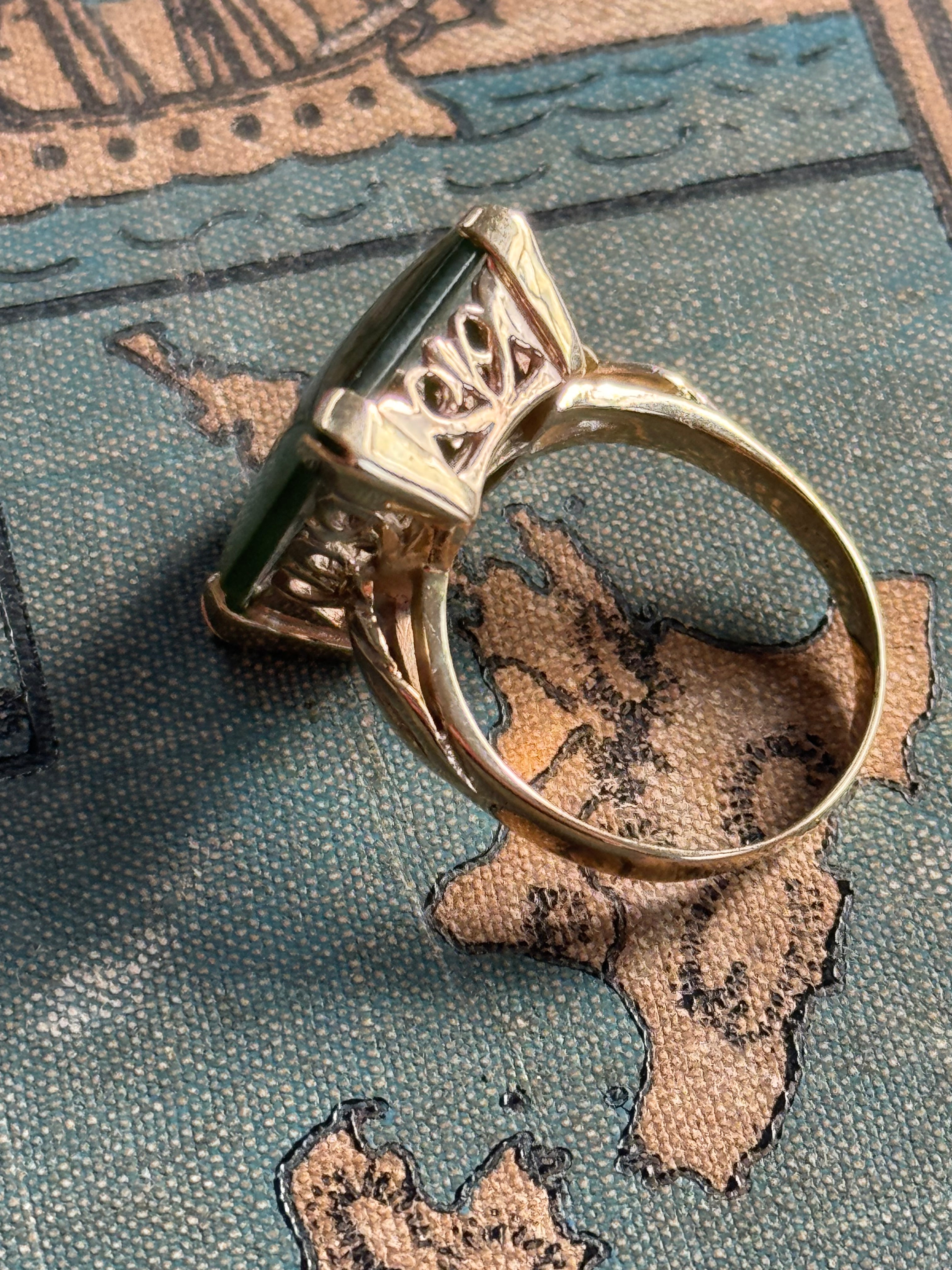 Art Nouveau 9ct Yellow Gold – Pounamu Ring Size Q1/2