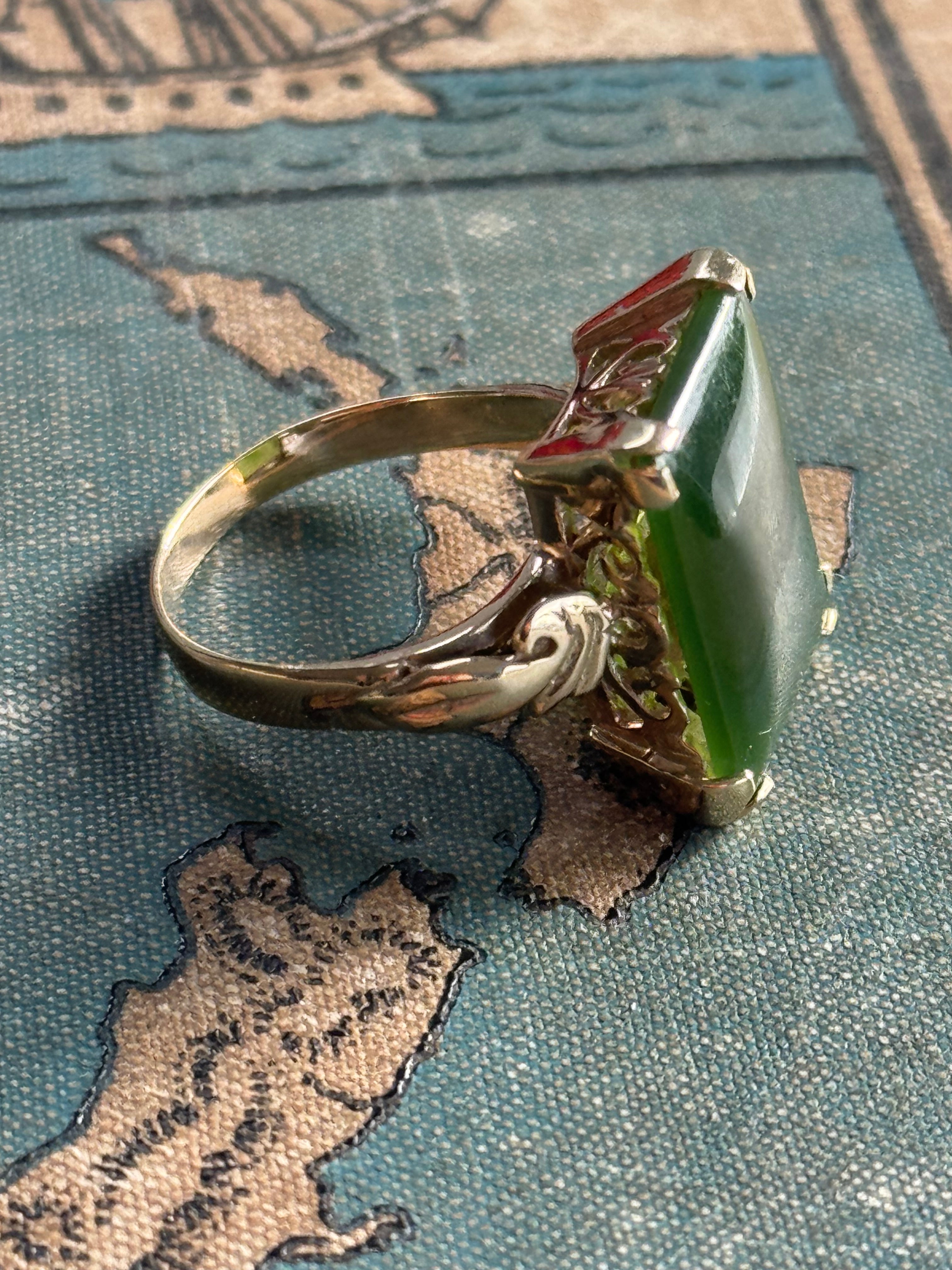Art Nouveau 9ct Yellow Gold – Pounamu Ring Size Q1/2