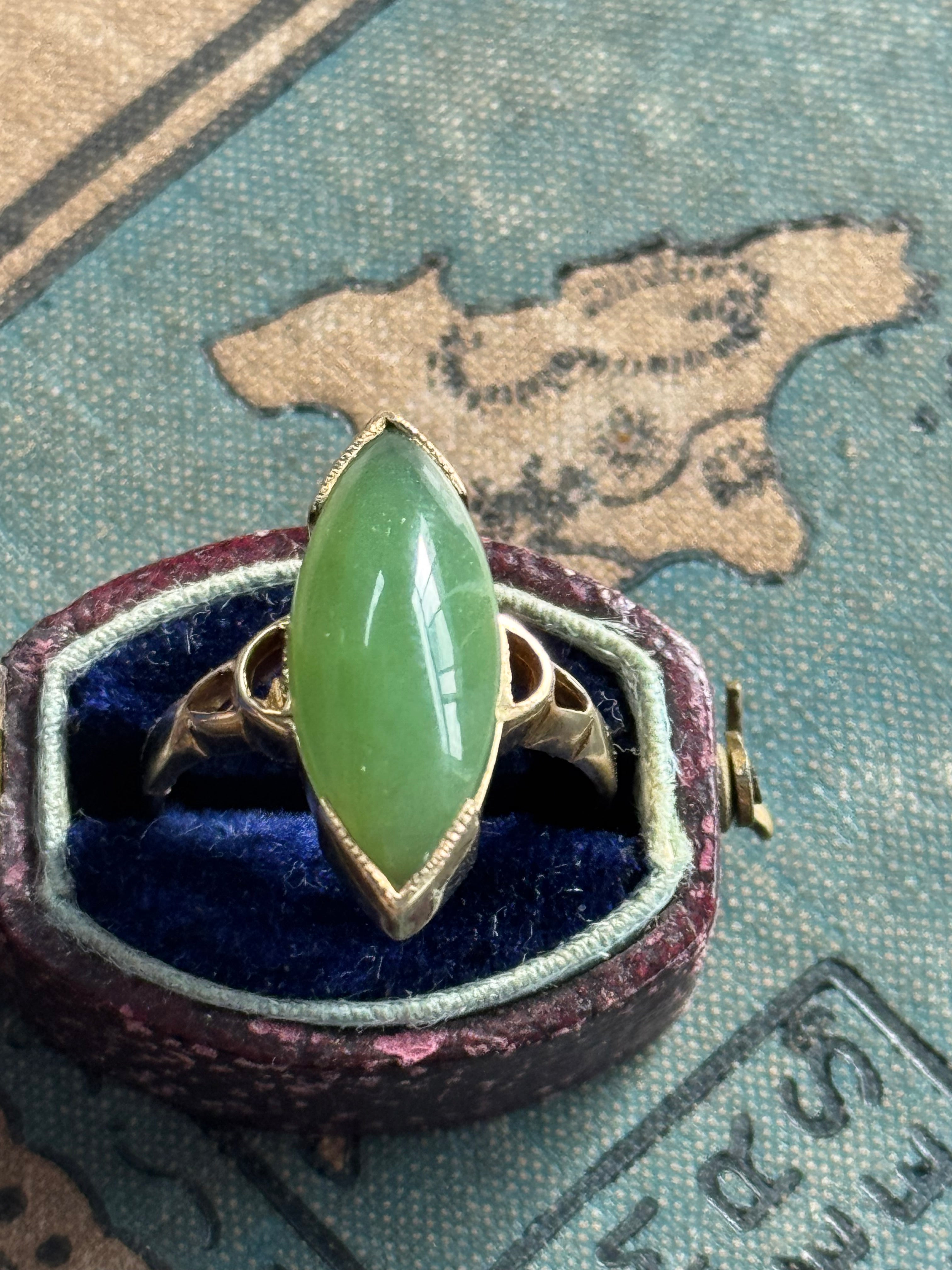 Vintage 9ct Yellow Gold – Pounamu Ring Size M