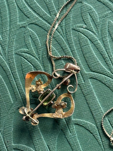 Art Nouveau 9ct Yellow Gold Seed Peal & Peridot Pendant & 9ct chain