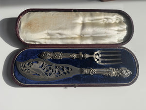 Beautiful Boxed Fish Server Set EPNS