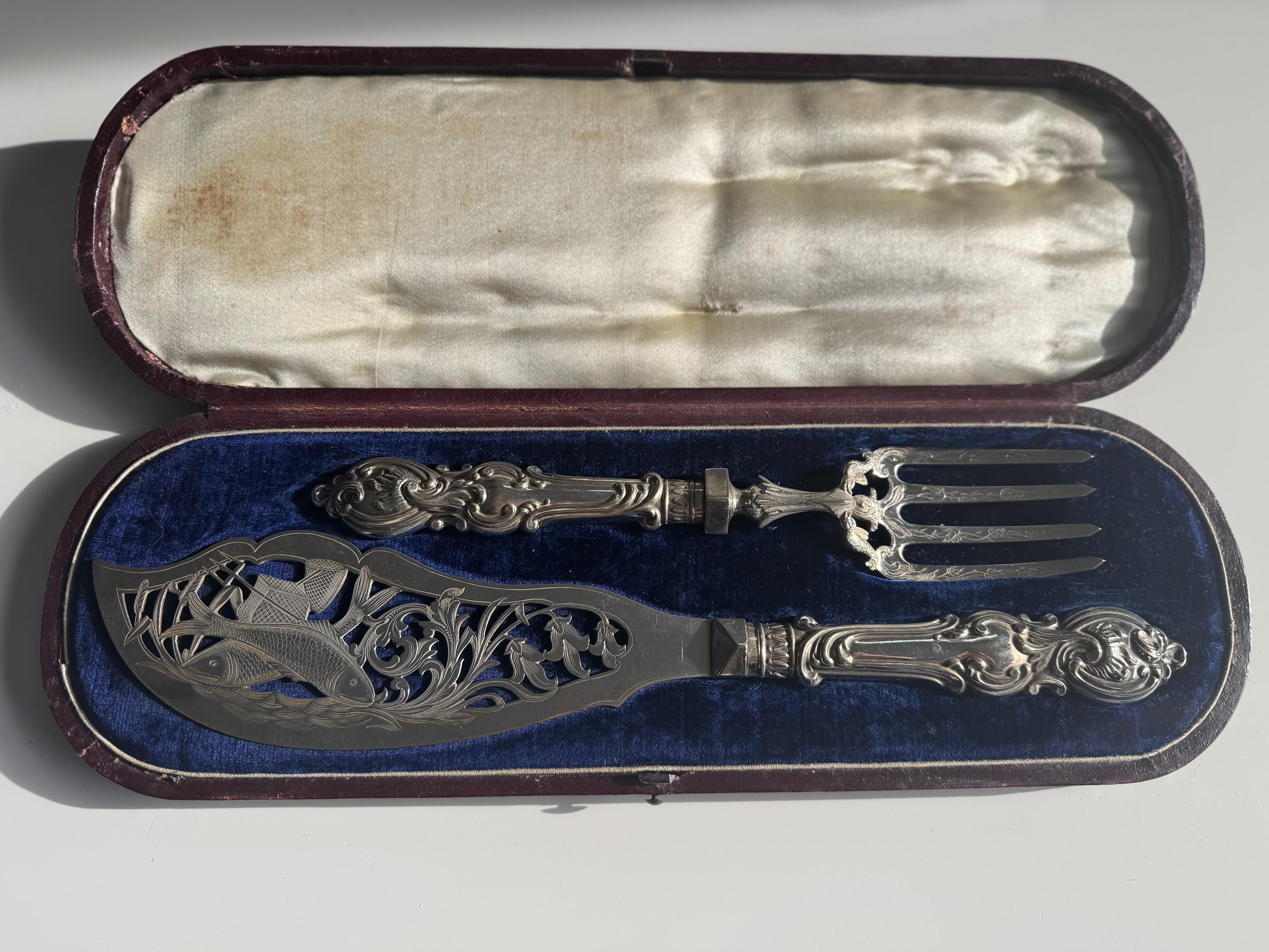 Beautiful Boxed Fish Server Set EPNS