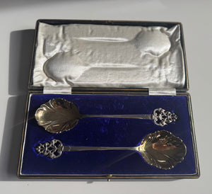 Stunning Server Spoons Quality Antique Boxed Set EPNS