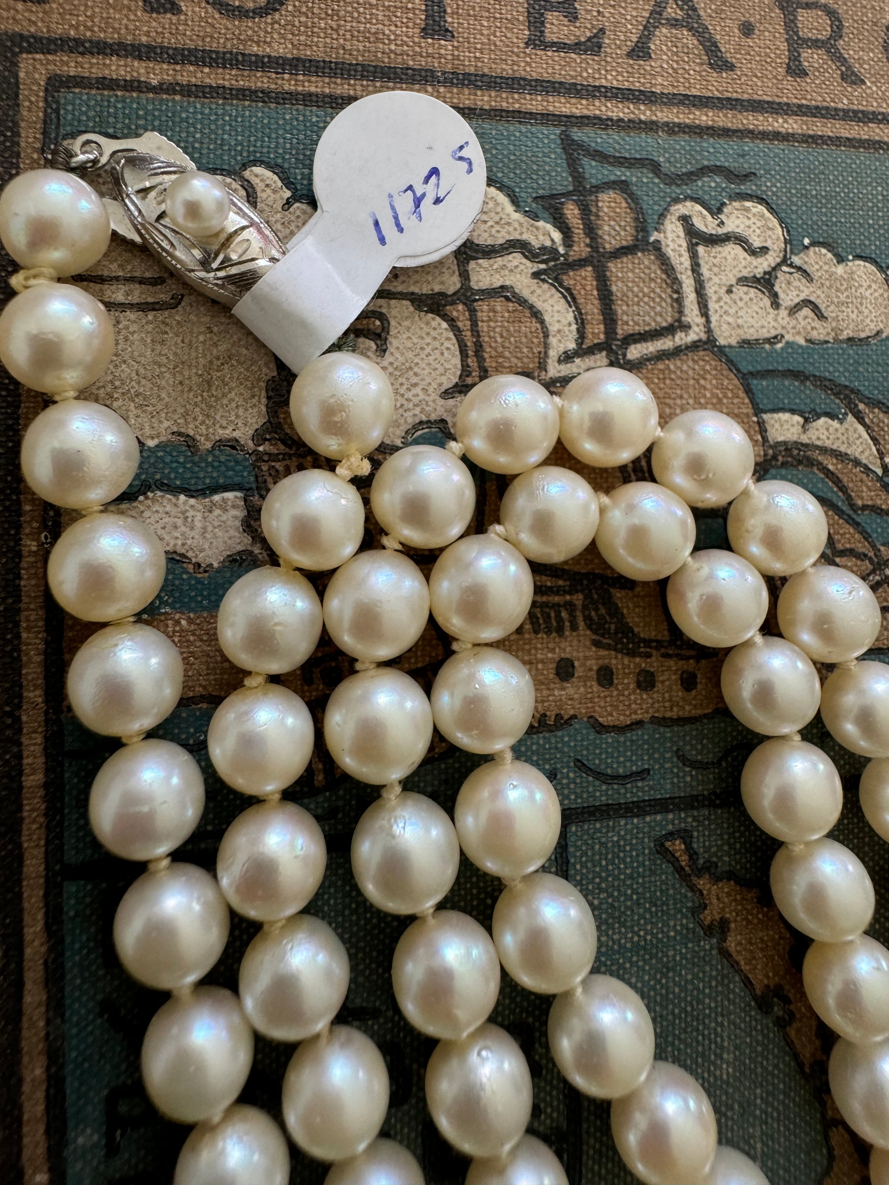 Beautiful Pearl Necklace with Sterling Silver Clasp – Timeless Elegance