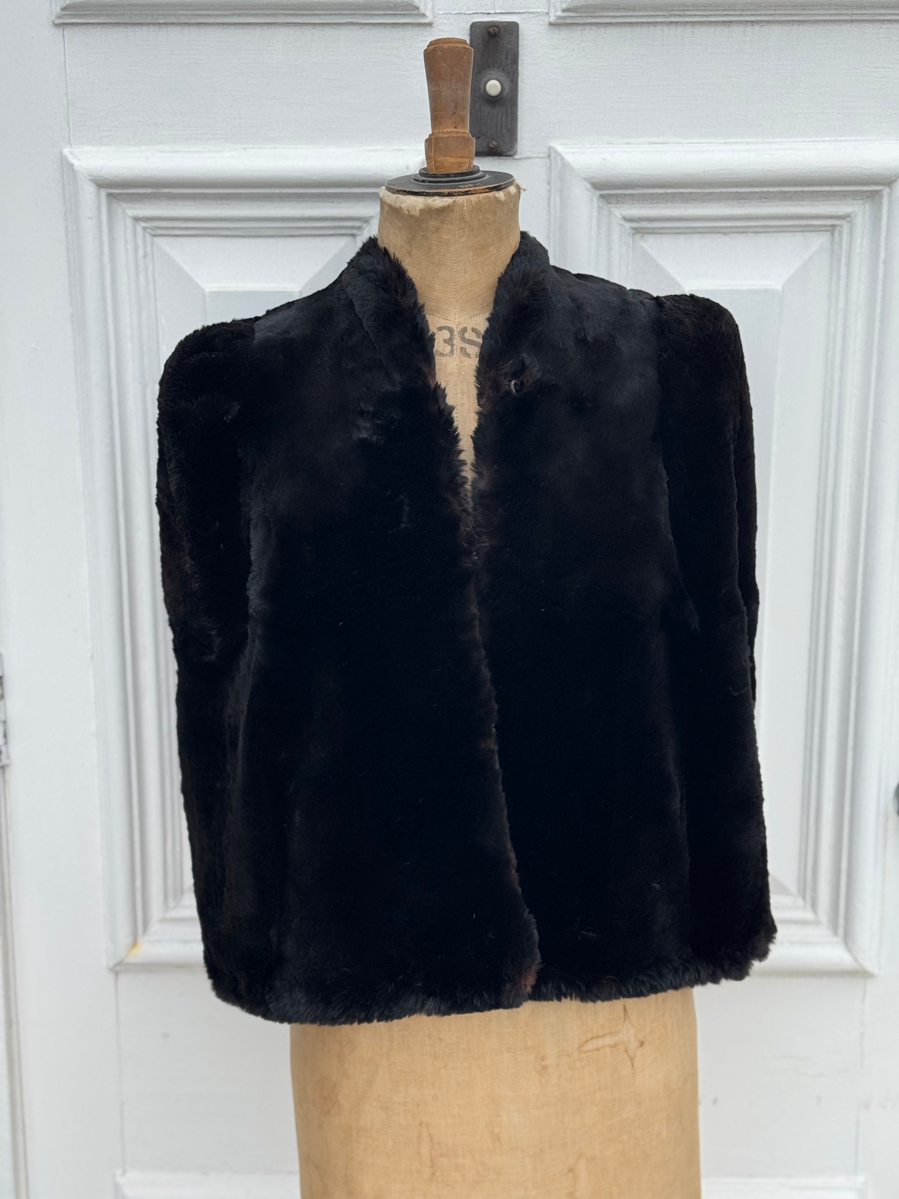 Stunning Antique Chinchilla Black Fur Cape suit size 8-12