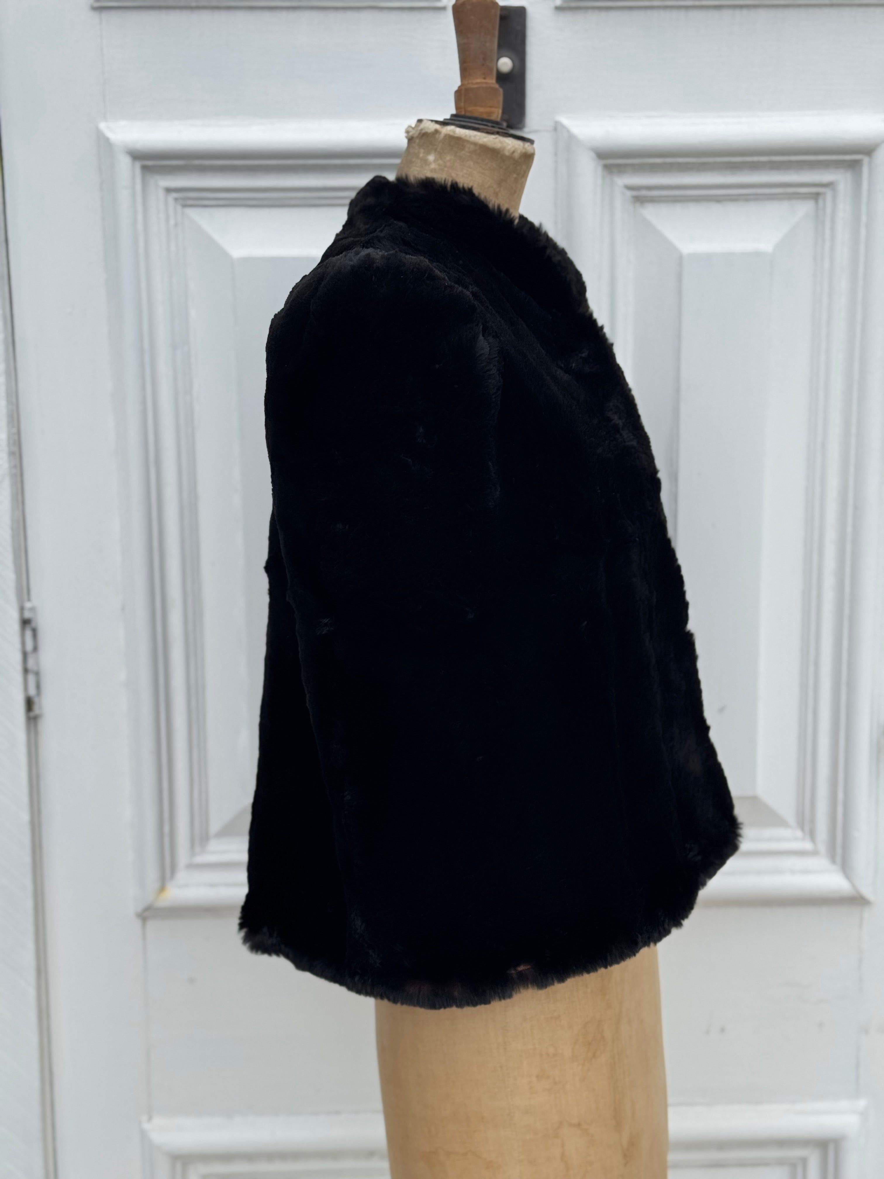 Stunning Antique Chinchilla Black Fur Cape suit size 8-12