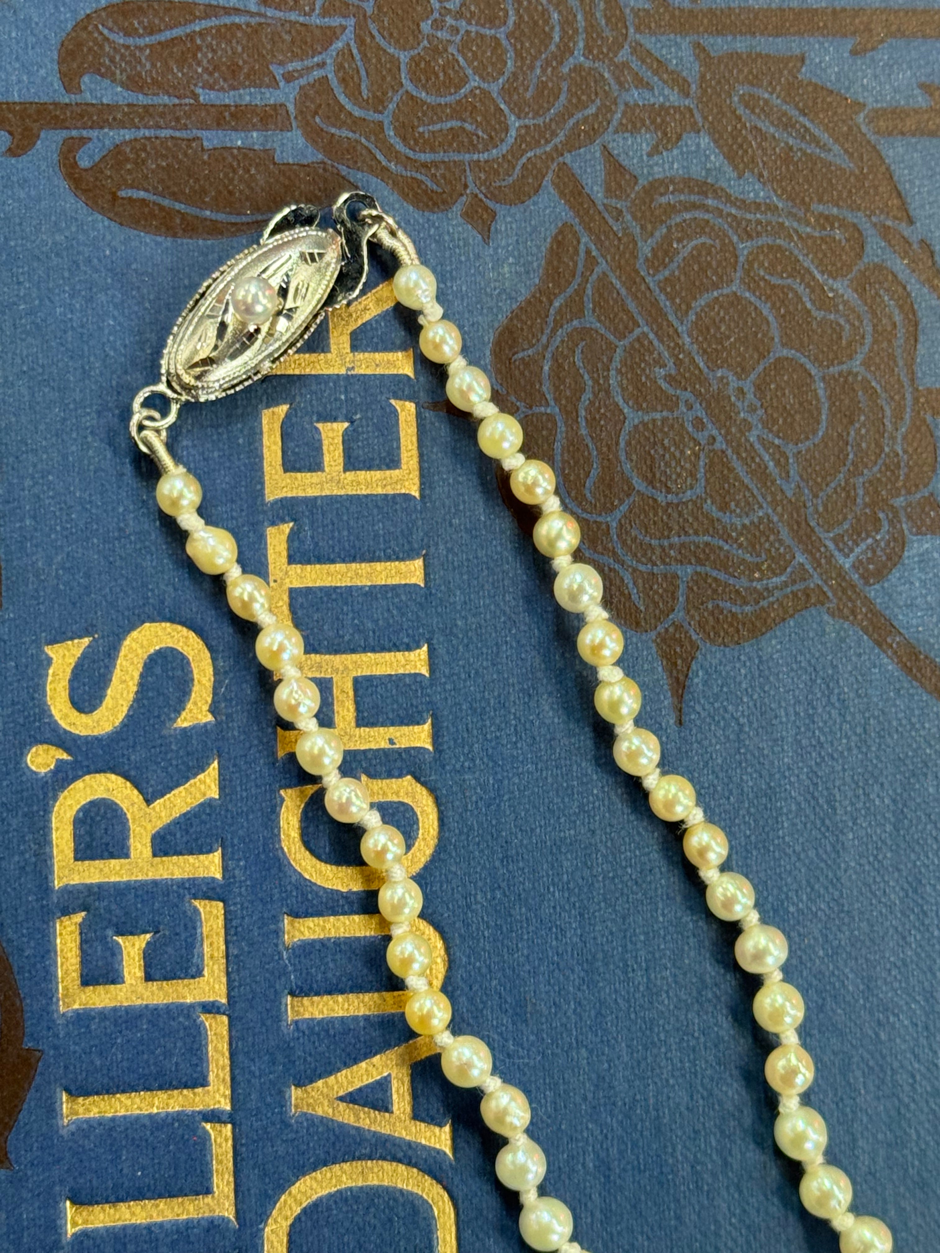 Sea Water Pearls Graduated 22.5cm Length Off White Knotted