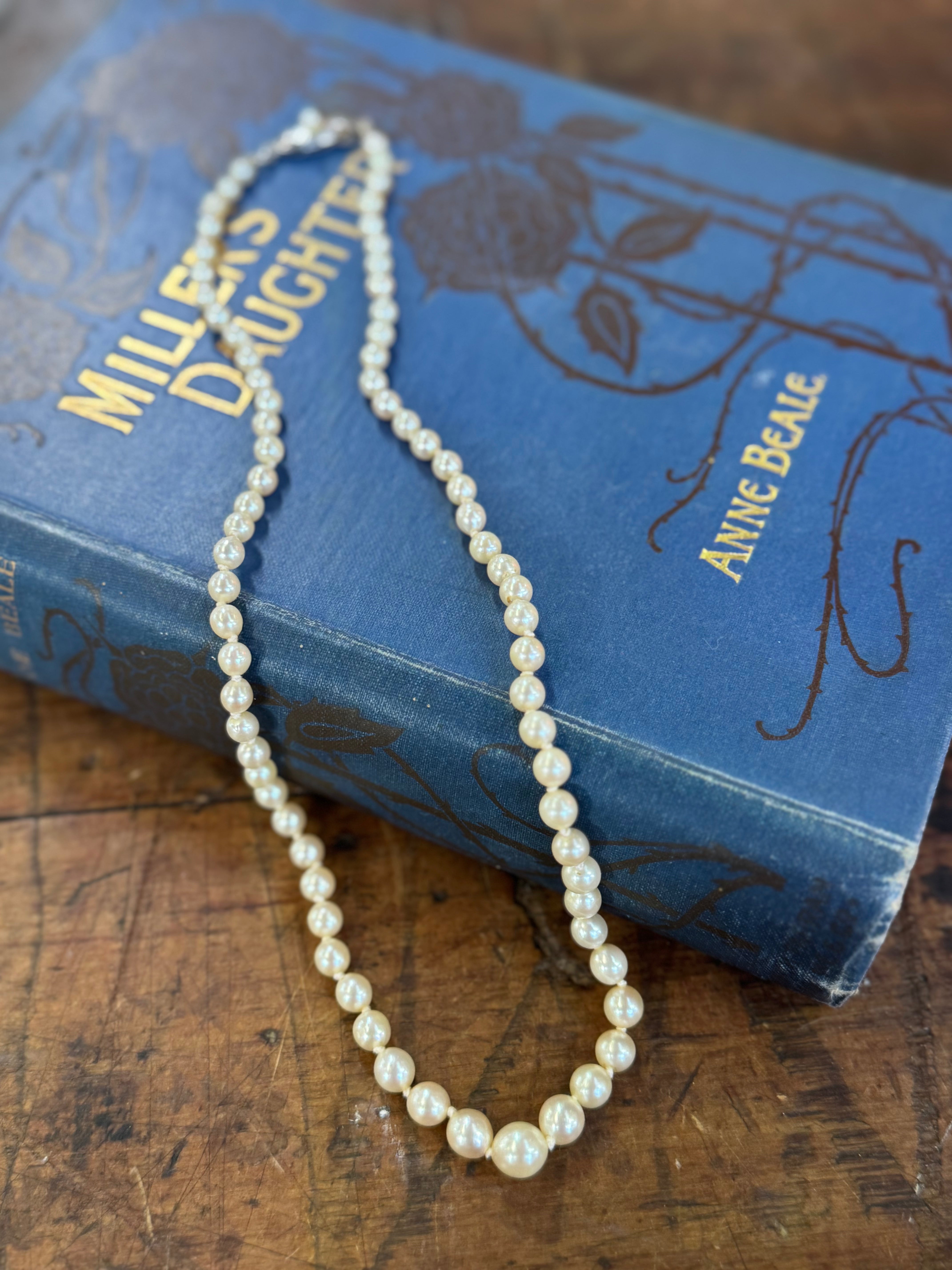 Fresh Water Pearls knotted 28cm Length Off White