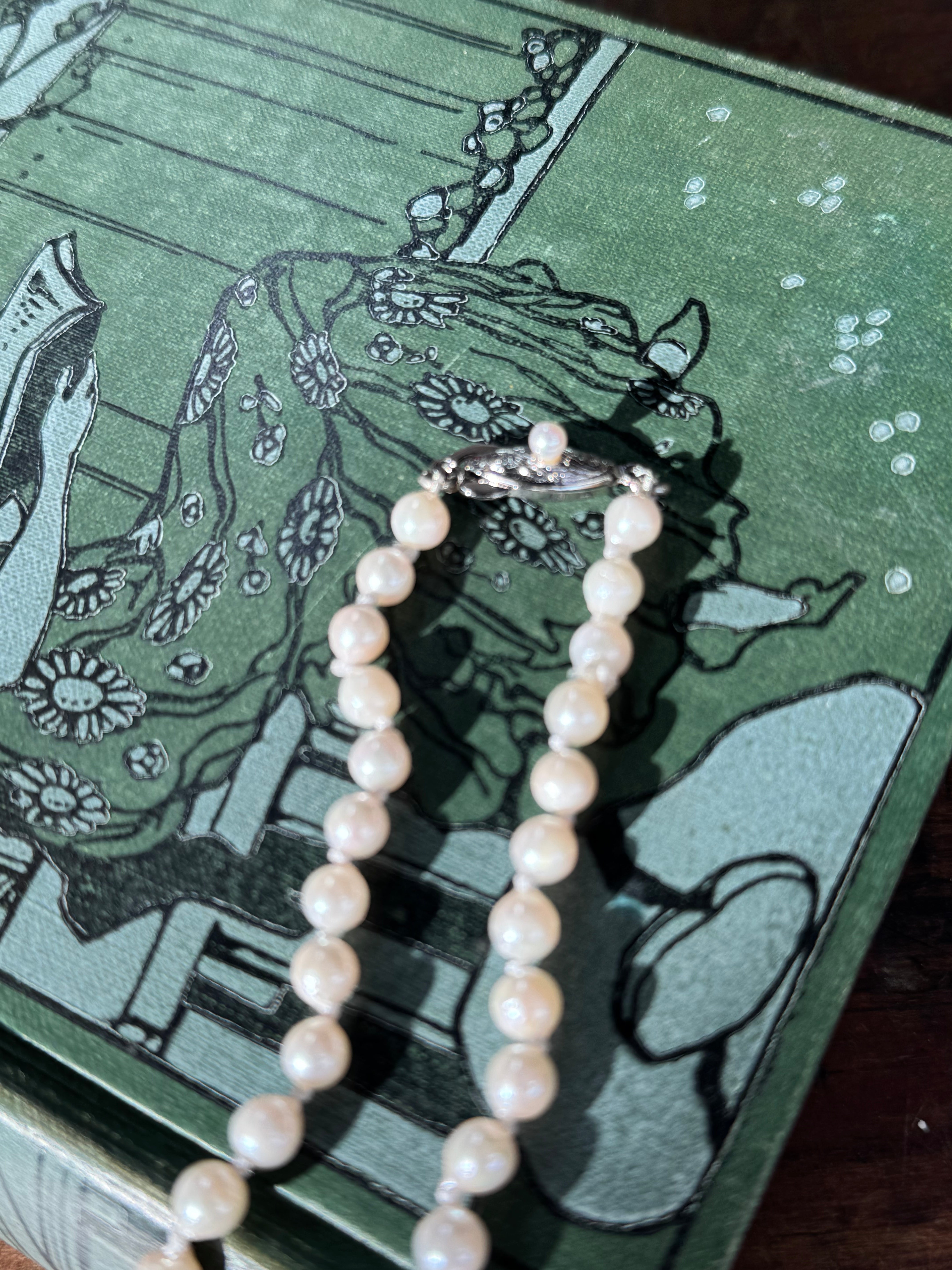 Fresh Water Pearls knotted 21cm Length Off White