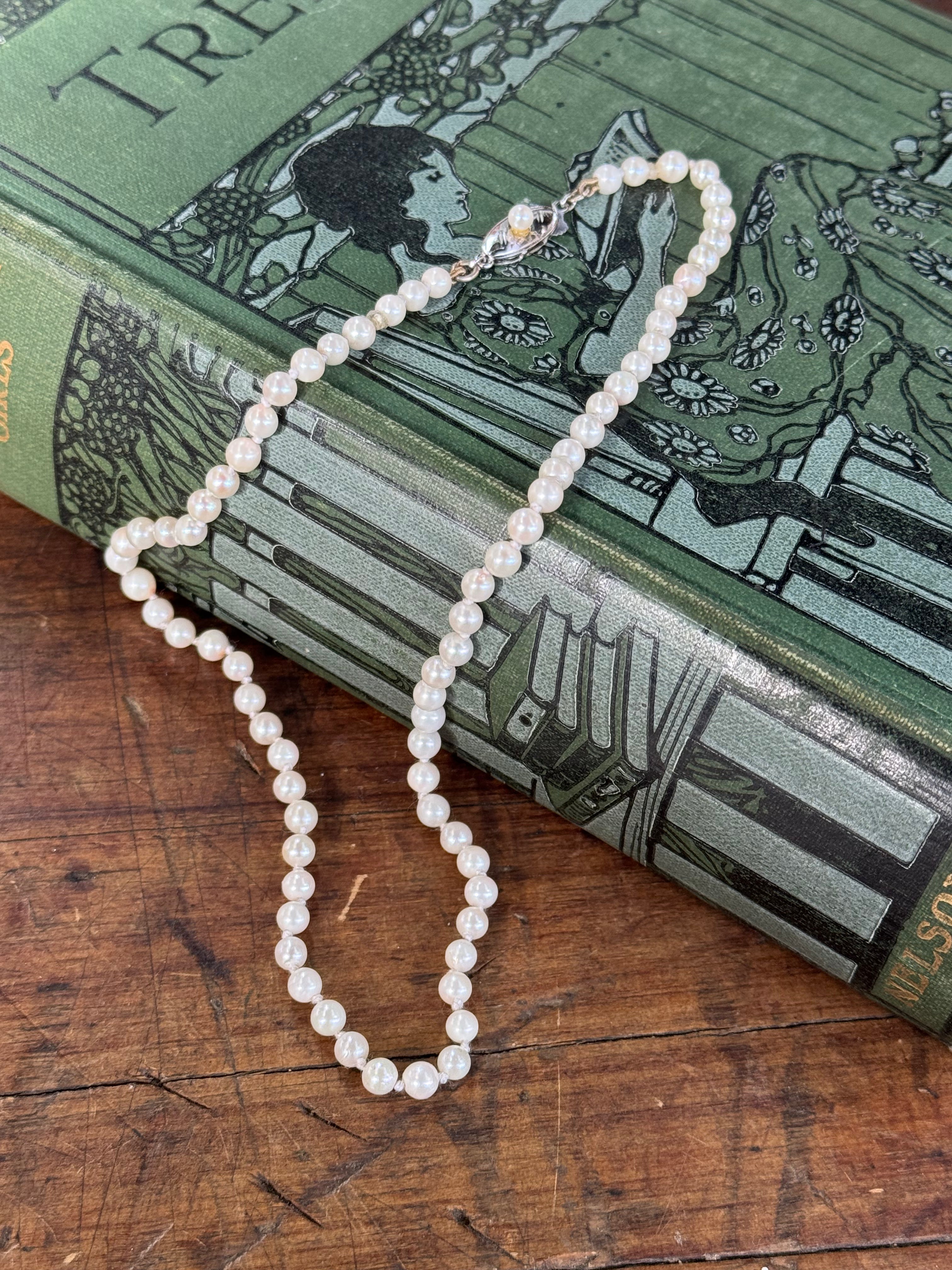 Fresh Water Pearls knotted 19cm Length Off White