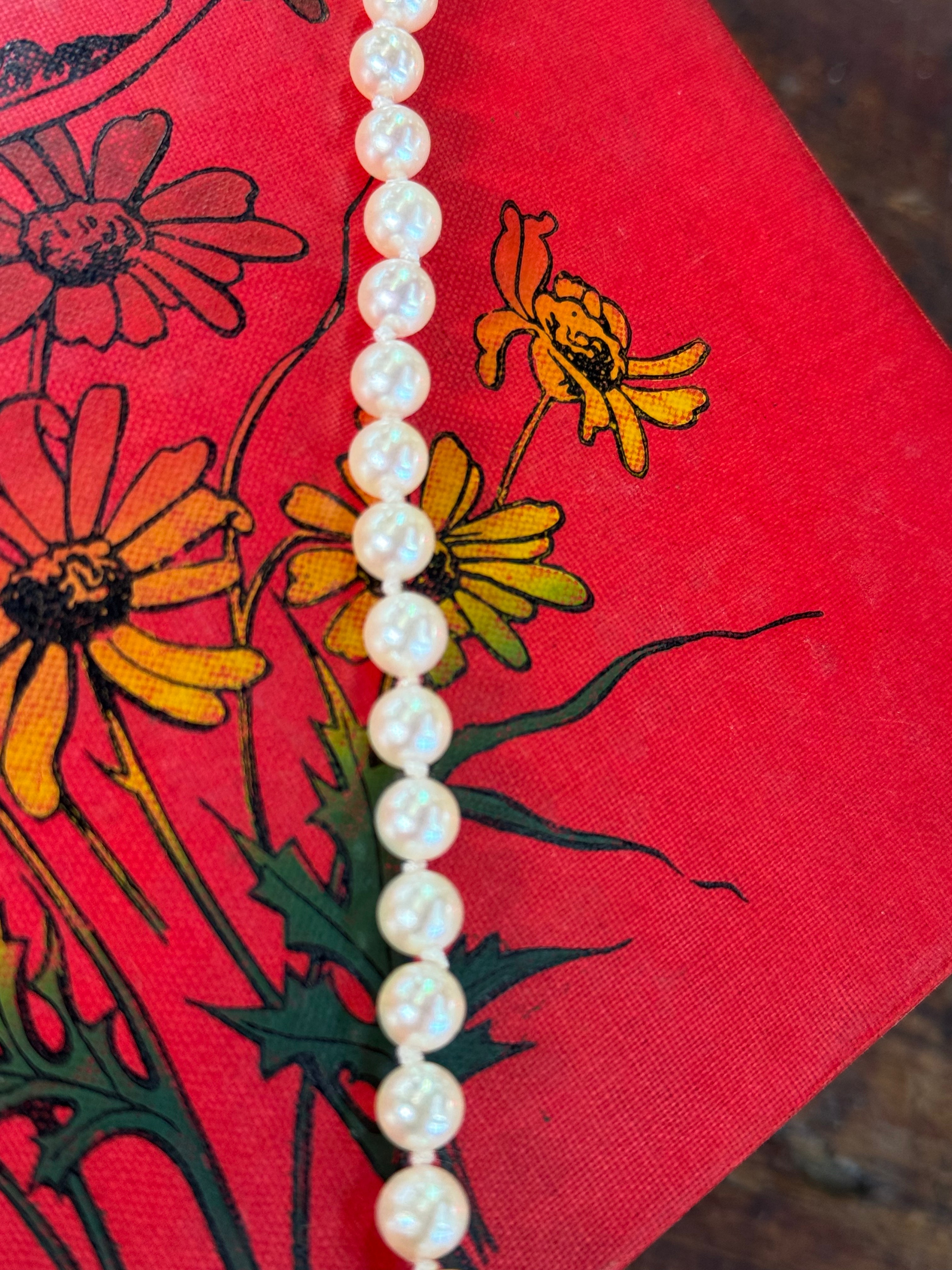 Fresh Water Pearls knotted 24cm Length Off White