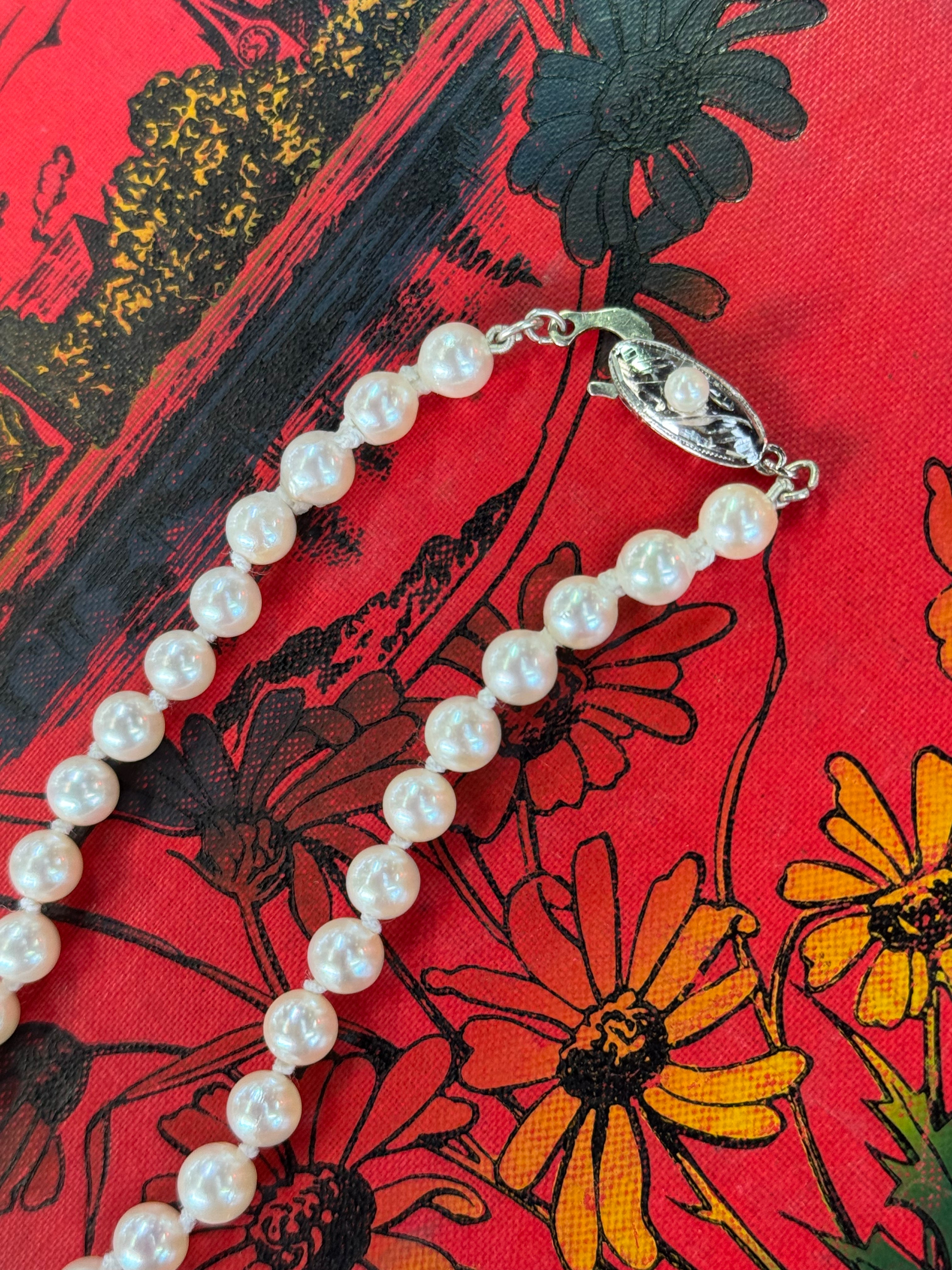 Fresh Water Pearls knotted 24cm Length Off White