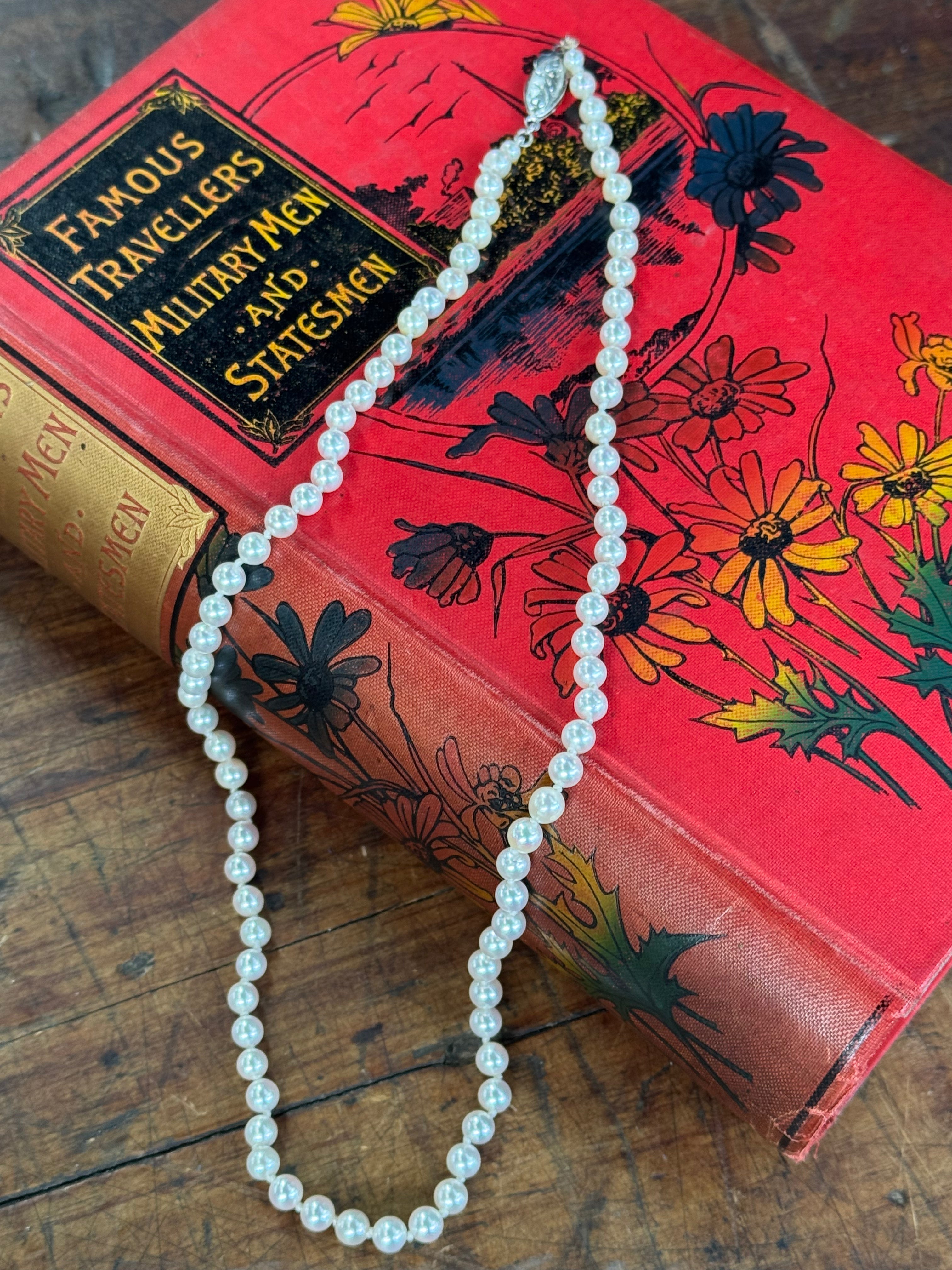 Fresh Water Pearls knotted 23cm Length Off White