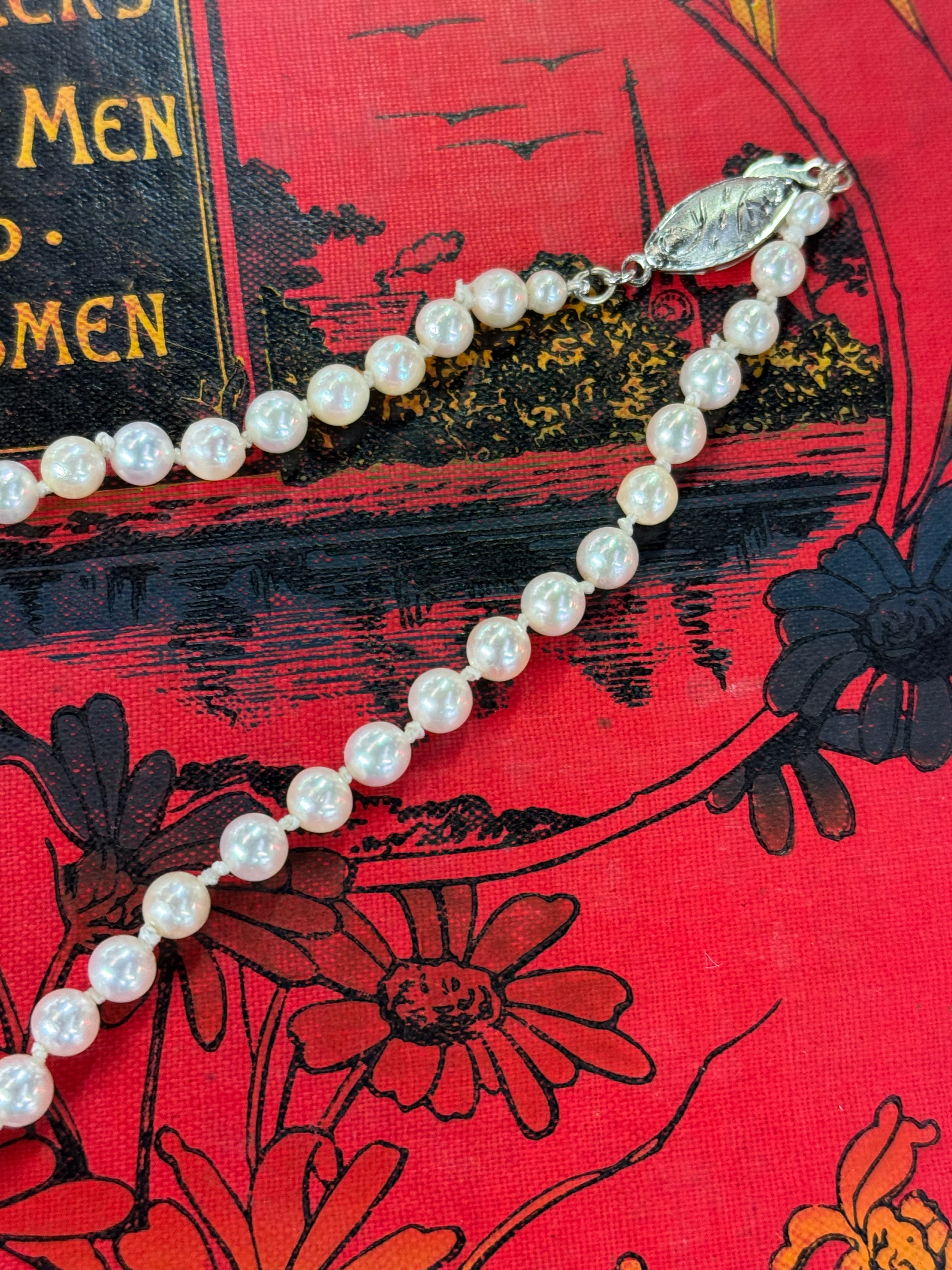 Fresh Water Pearls knotted 23cm Length Off White