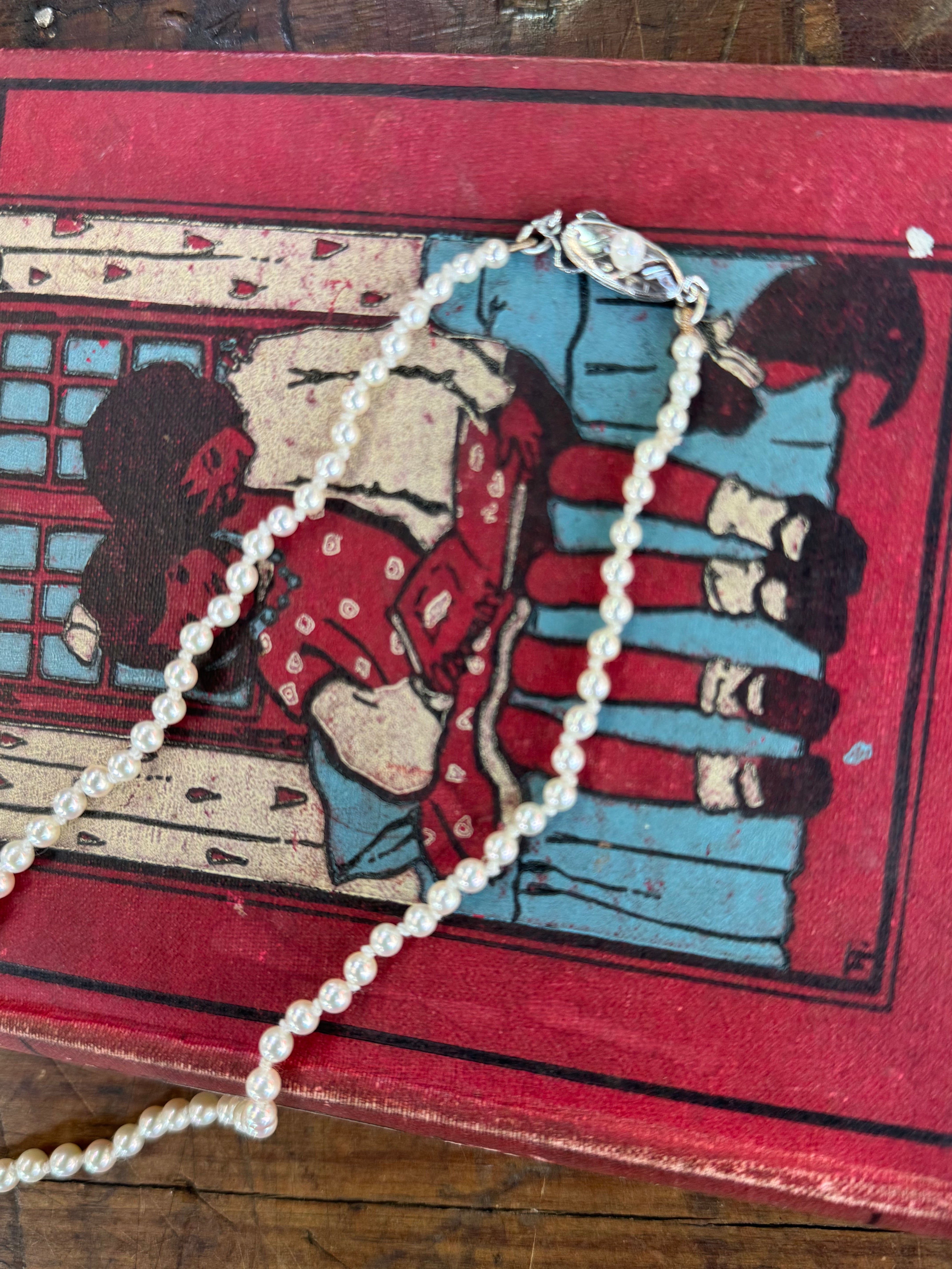 Fresh Water Pearls knotted 27cm Length Off White