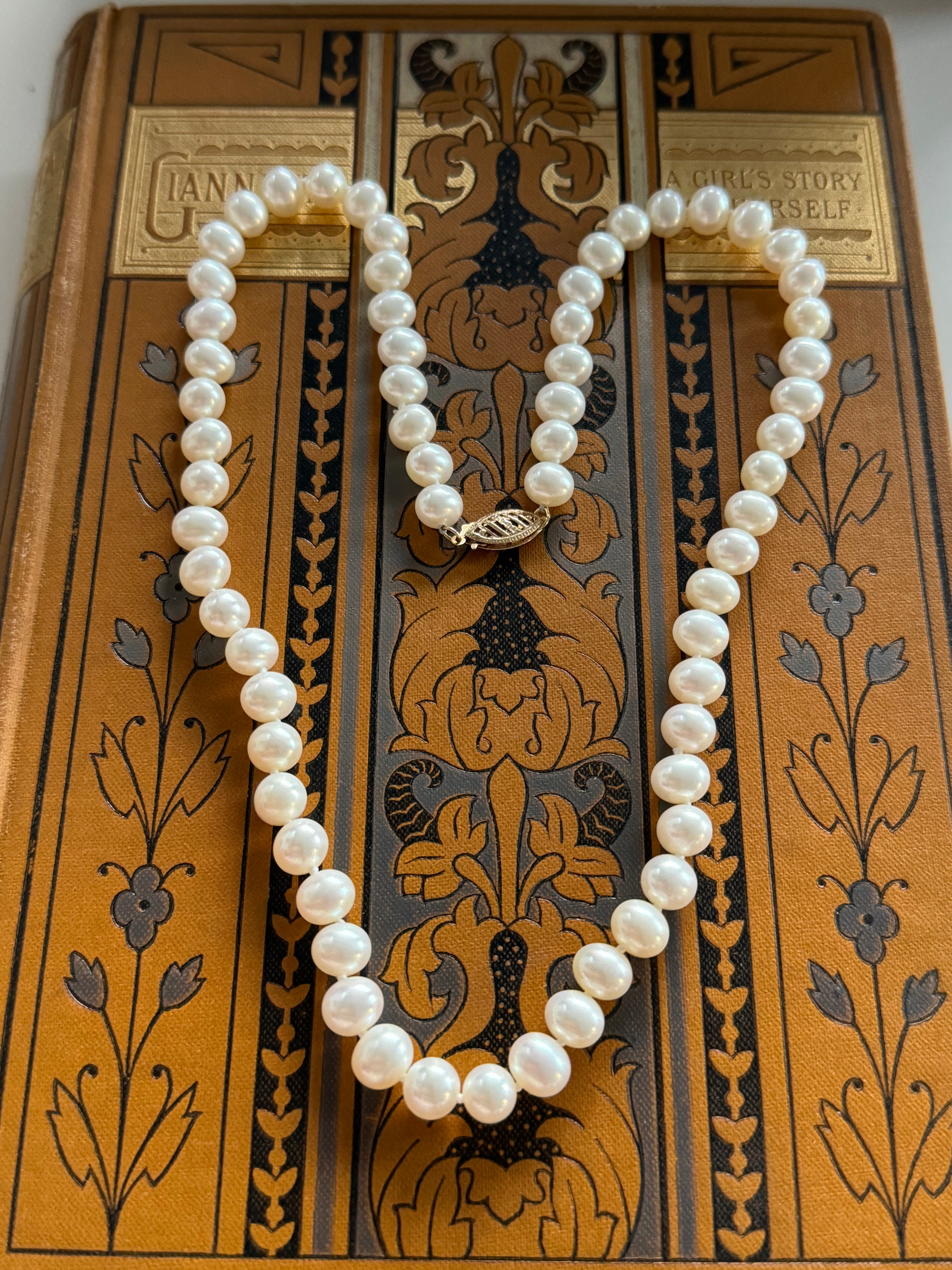 Beautiful Pearl Necklace with 9ct Yellow Gold Clasp – Elegant & Timeless