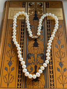 Beautiful Pearl Necklace with 9ct Yellow Gold Clasp – Elegant & Timeless