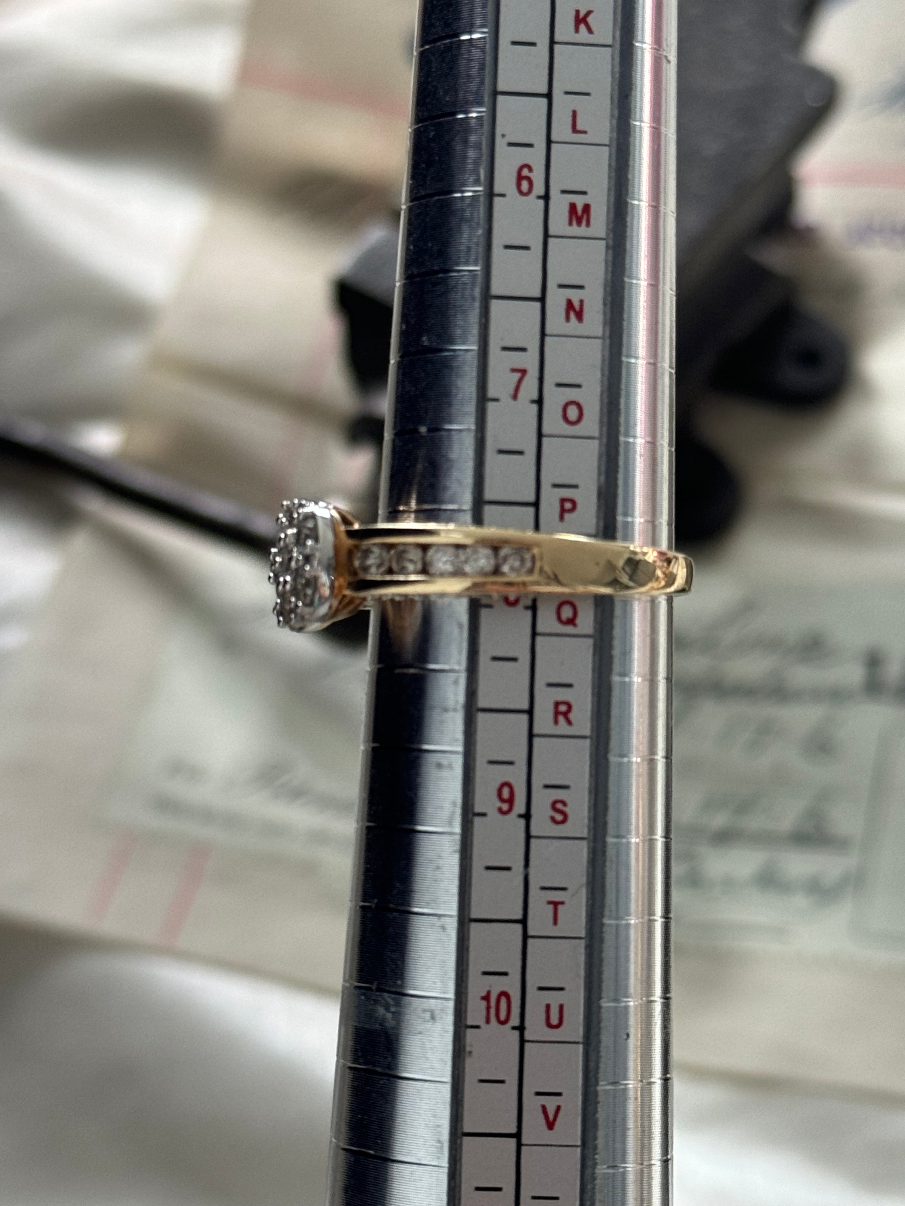 Stunning 18ct Yellow Gold Diamond Ring – Sparkling Elegance