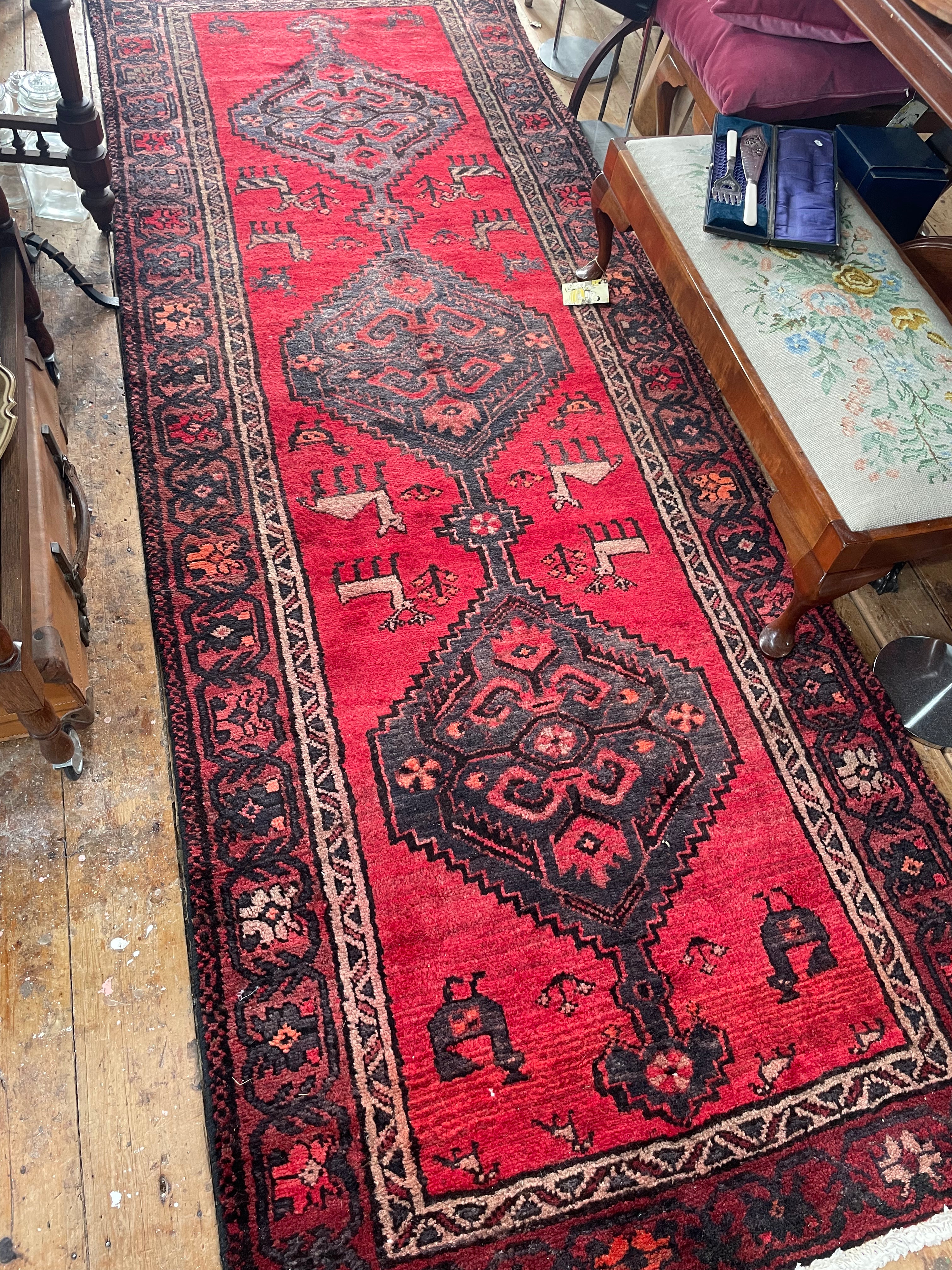 Stunning Wool Rug Size 298 x 109
