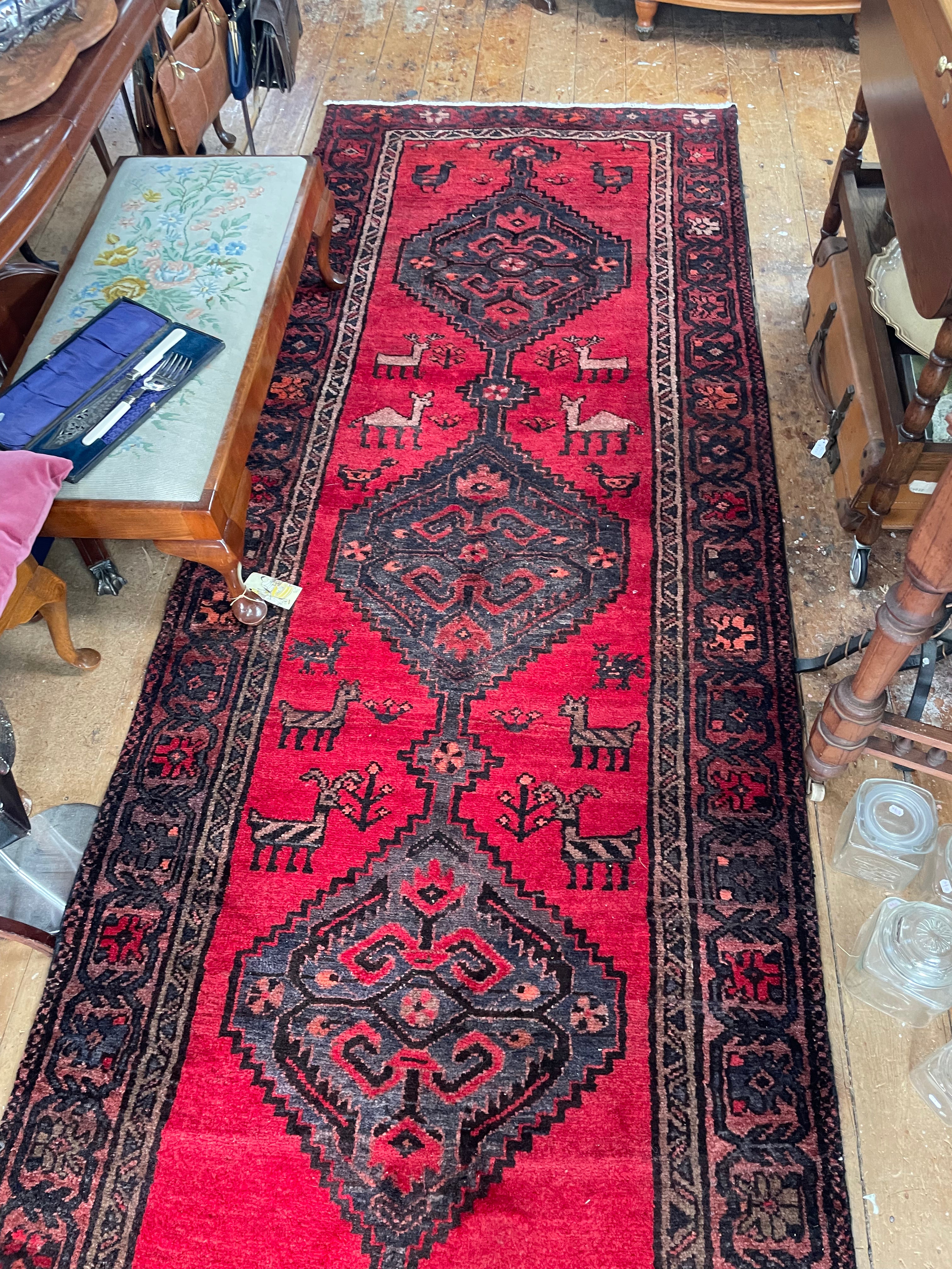 Stunning Wool Rug Size 298 x 109